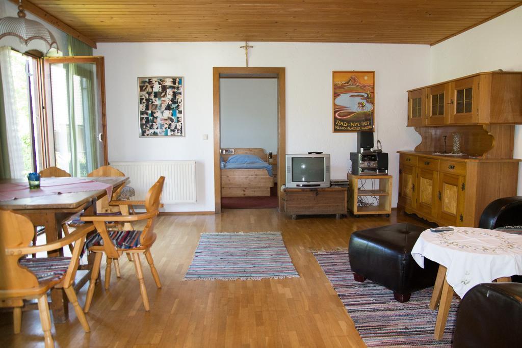 Apartments Wrolich Latschach ober dem Faakersee Bilik gambar